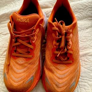 Size 9.5 Women’s Hoka One One Arahi 6